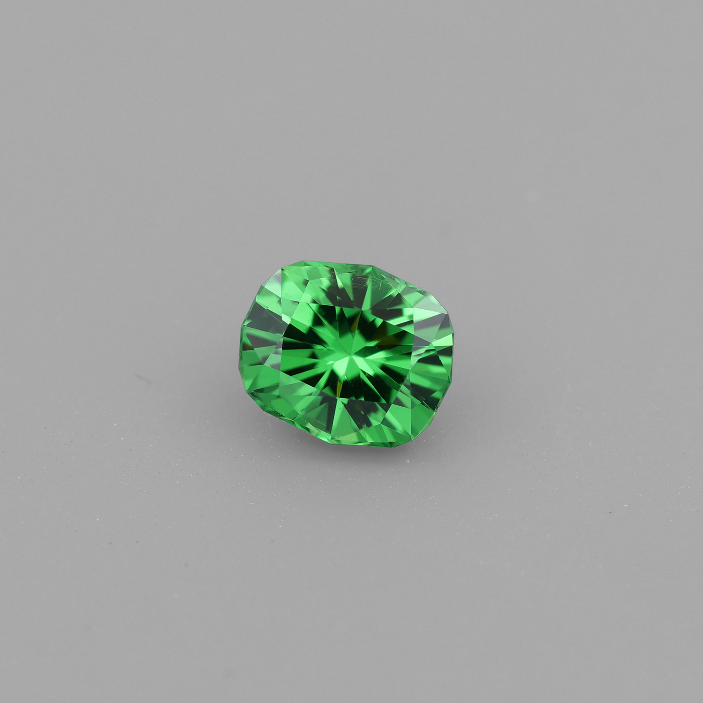 Tsavorite 0.76 ct