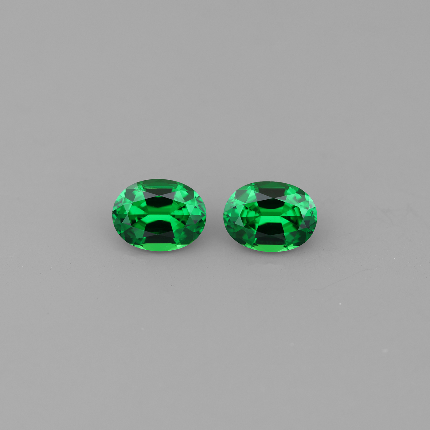 Tsavorit Paar 0.68 ct