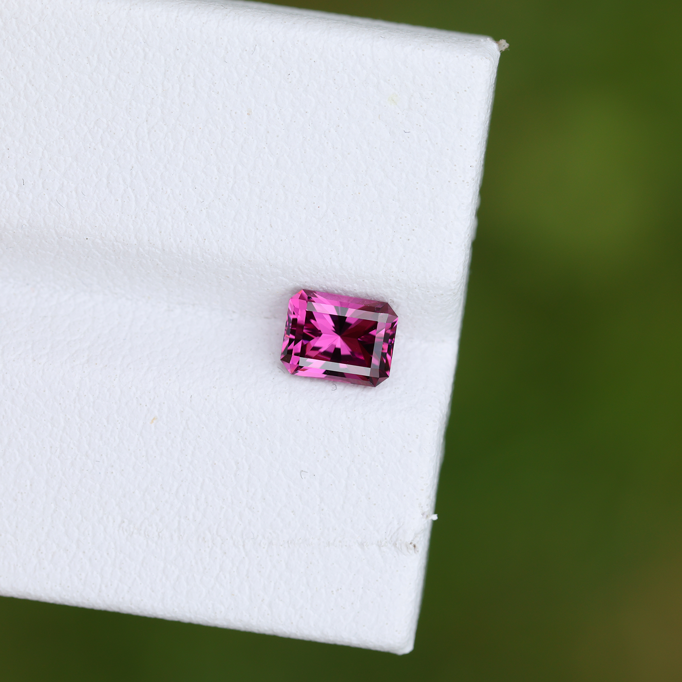 Rhodolith 0.88 ct