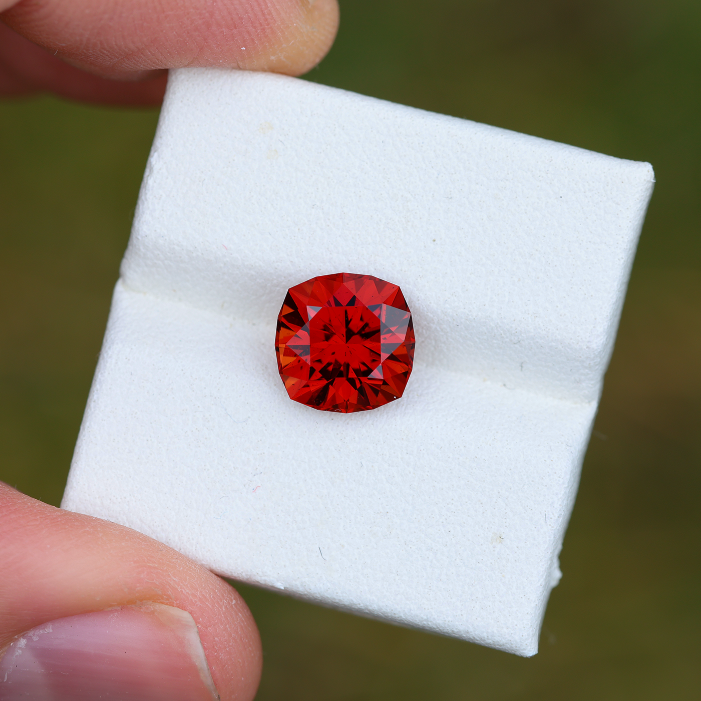 Malaya Garnet 4.05 ct