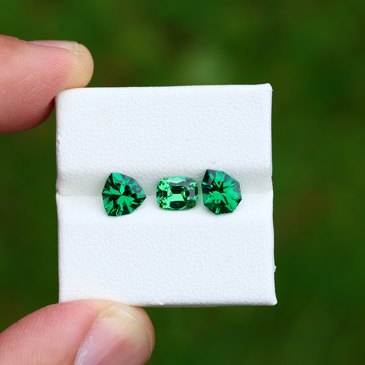 Tsavorite 0.92 ct