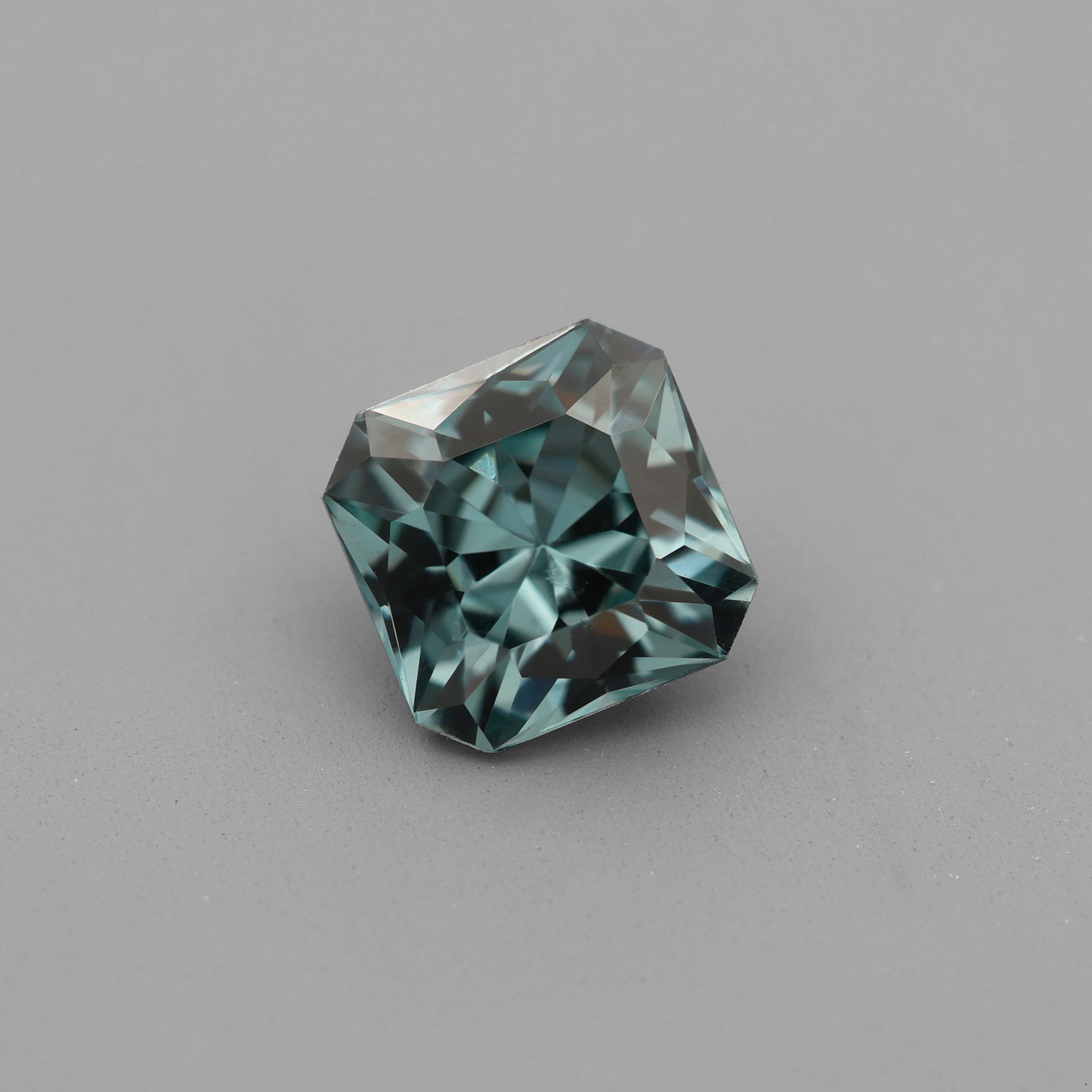 Spinel 0.90 ct