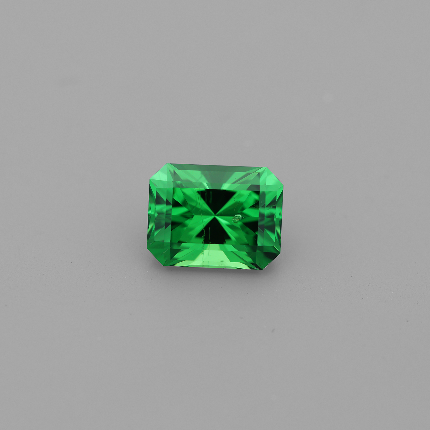 Tsavorite 1.37 ct