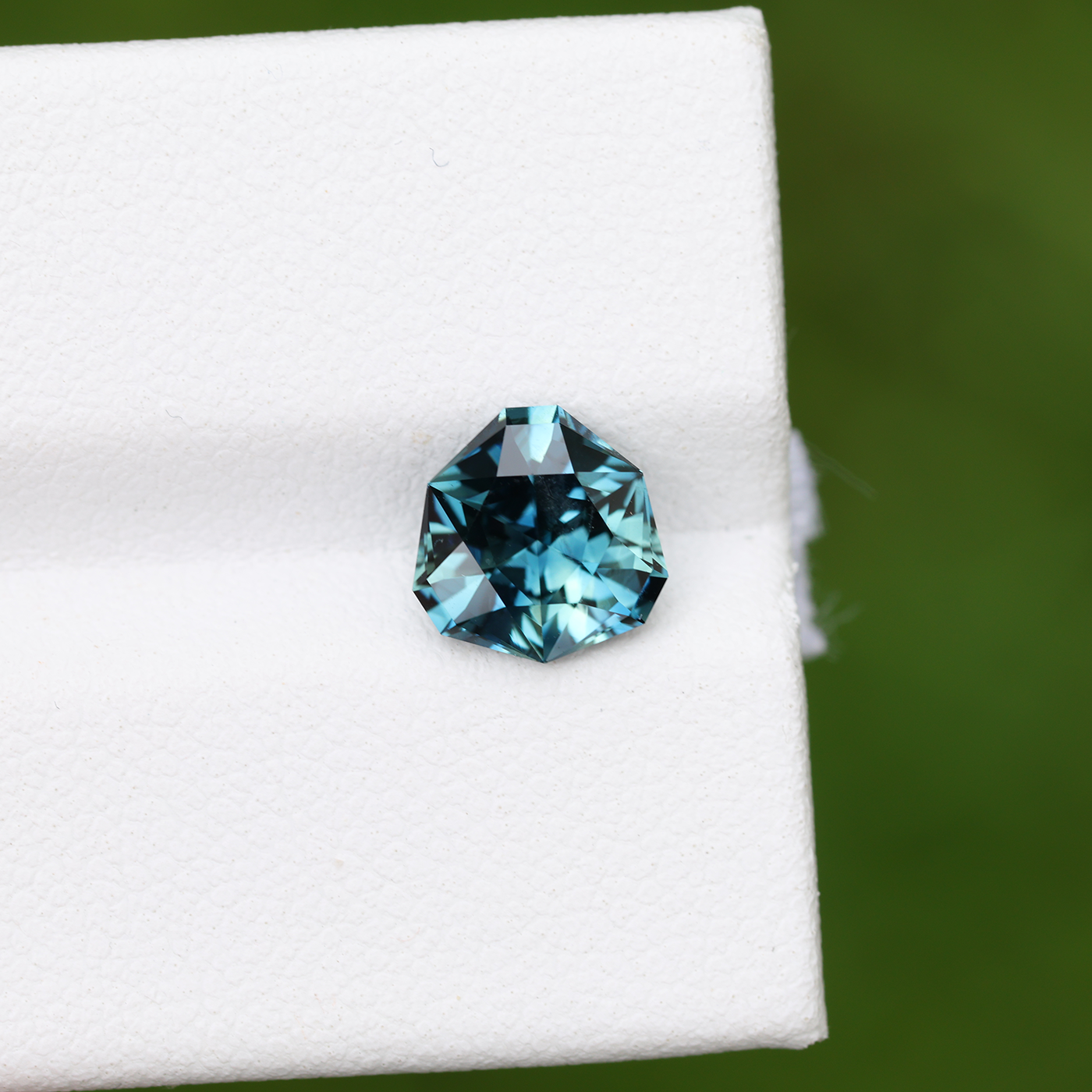 Sapphire 2.10 ct