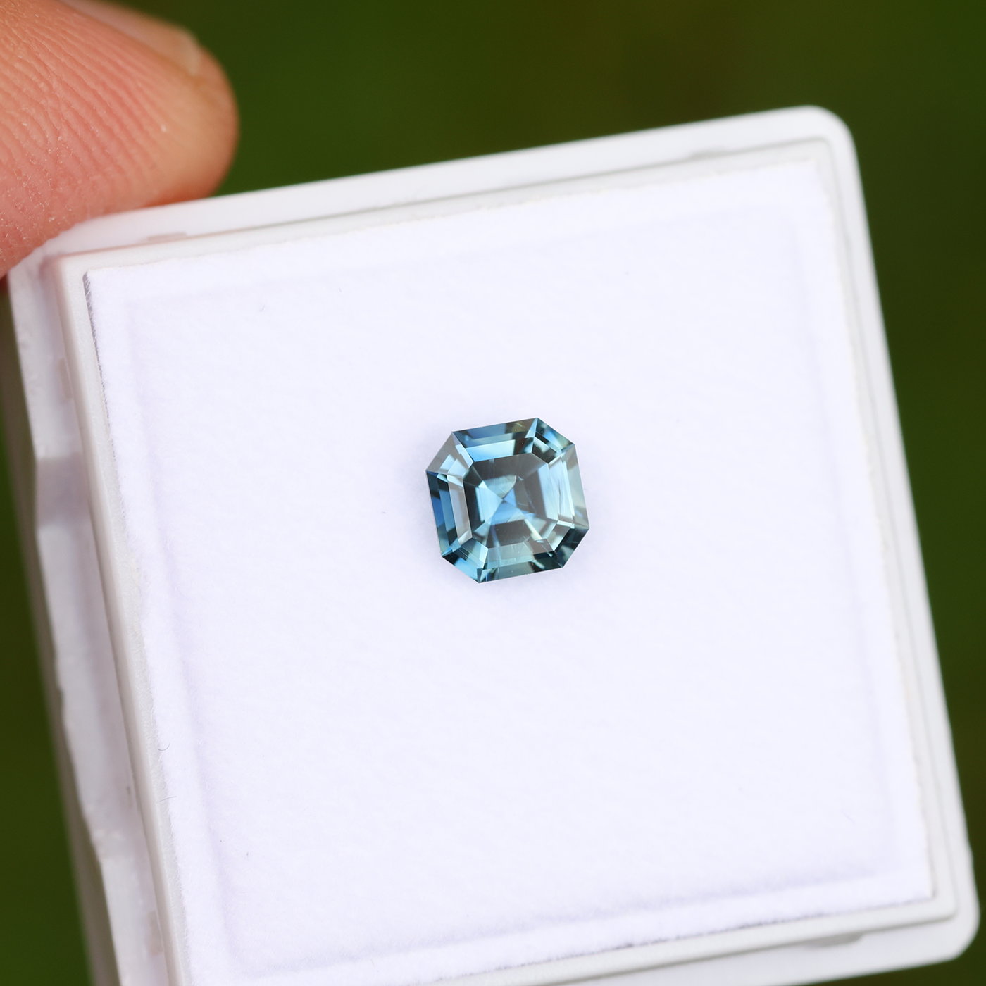 Sapphire 0.64 ct
